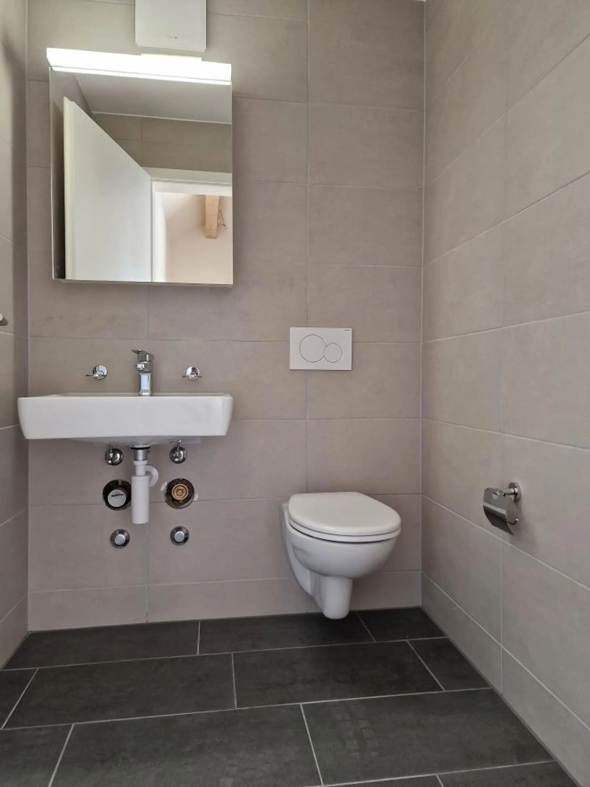 Modern 4.5-Room Top-Floor Apartment – Fully Renovated – photo 3