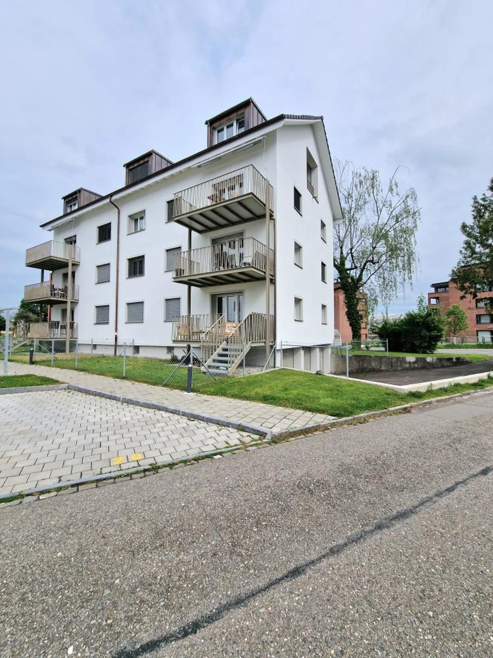 Modern 4.5-Room Top-Floor Apartment – Fully Renovated