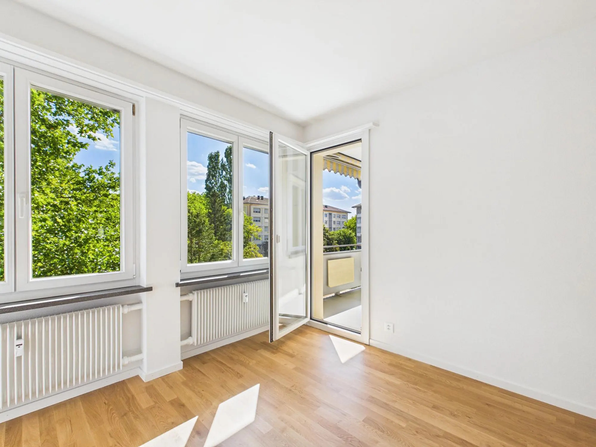 Modern, Bright 4.5-Room Apartment in a Convenient Central Location