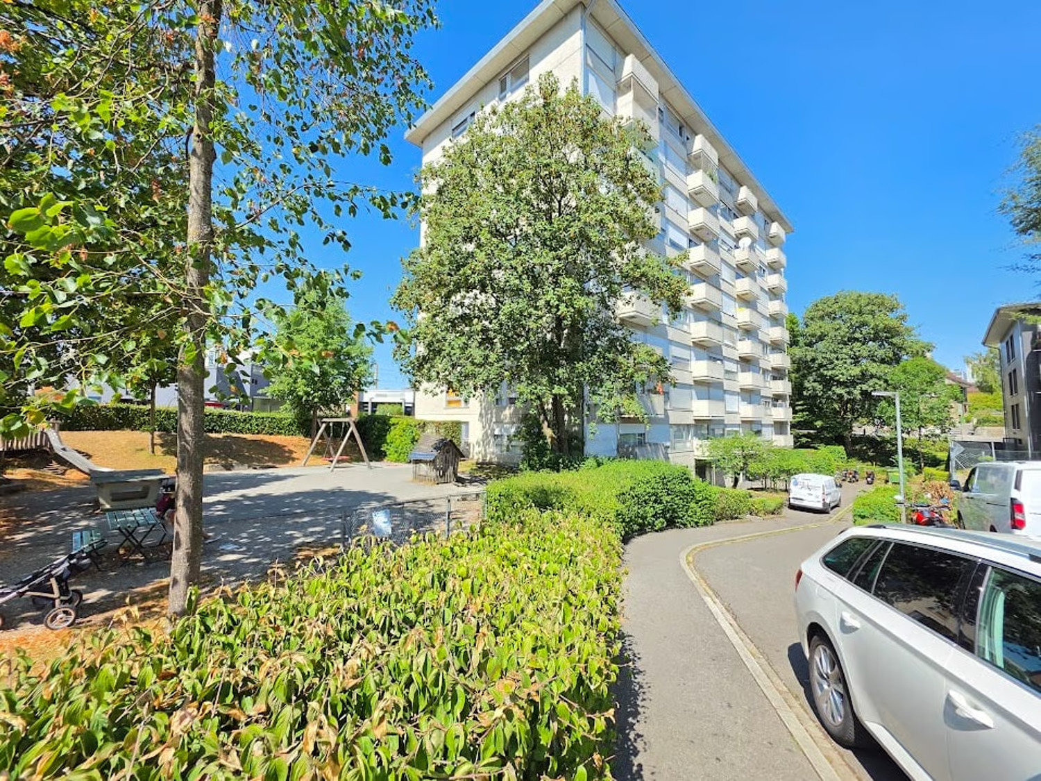 Modern 3-Room Apartment — Exceptional Space in Central Location
