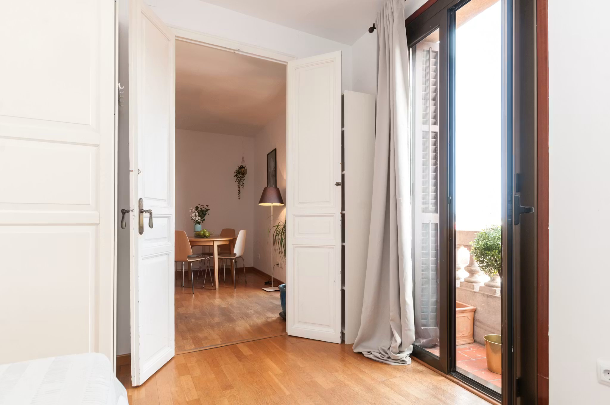 Spacious Family Home — 3 Bedrooms, Plaça del Pedró, Barcelona – photo 3