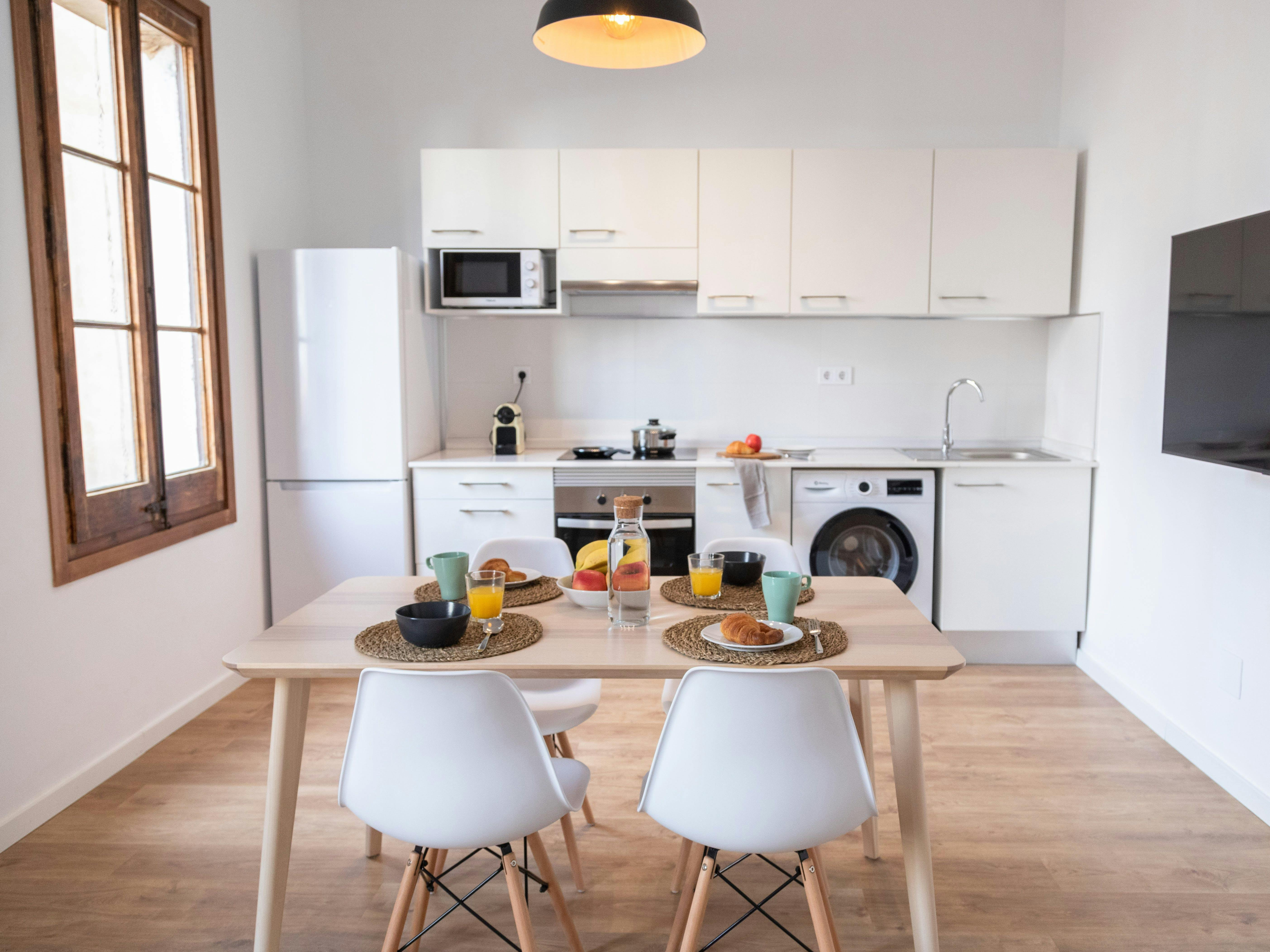 Comfortable 3‑Bedroom Flat — Two Bathrooms, Steps from Local Amenities – photo 2