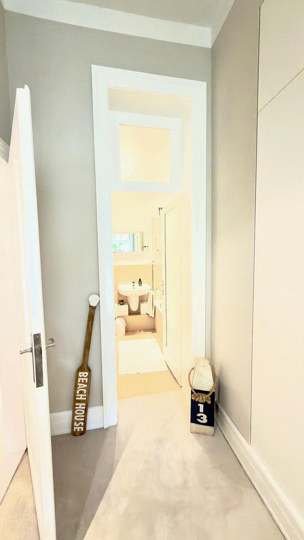 Modern design meets traditional charm – a spacious 2.5-room apartment in a prime location. – photo 2