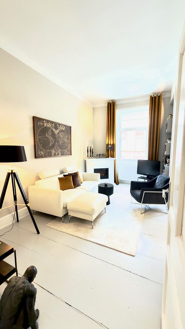 Stylish period apartment: 2.5 rooms in a top central location