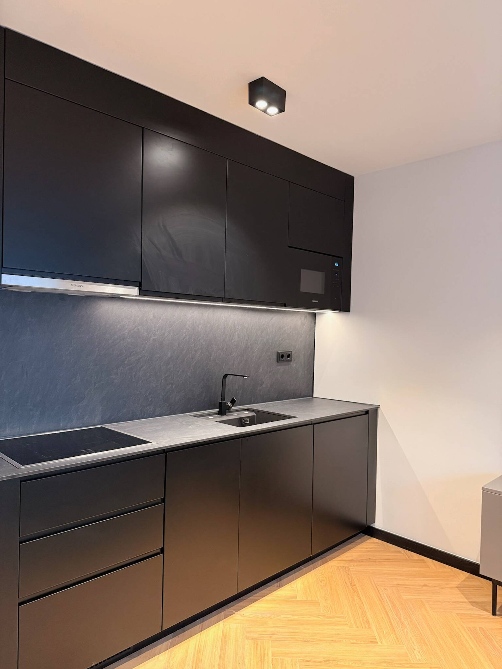 Design-Led City Living Steps from Frankfurt Central Station – photo 2